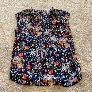 Navy floral v-neck sleeveless blouse